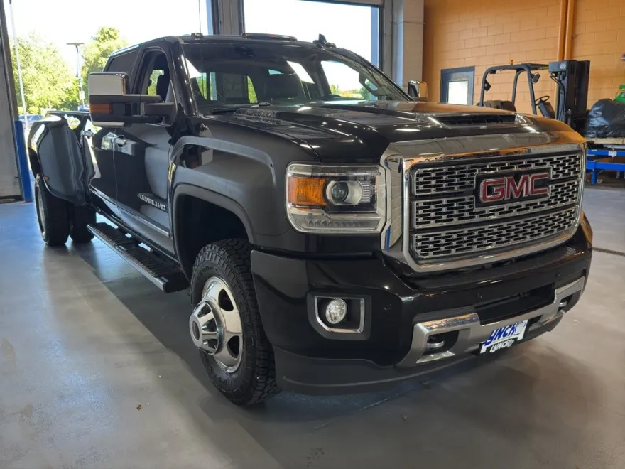 2019 Gmc Sierra 3500 HD Denali photo 1