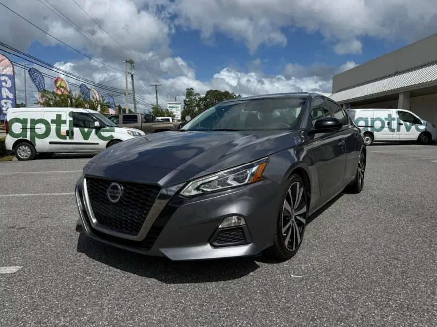 2019 Nissan Altima 2.5 SR photo 1