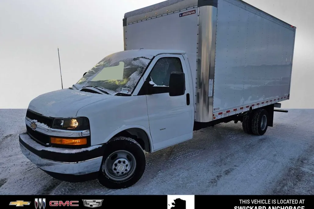 2024 Chevrolet Express Cutaway 3500 photo 1