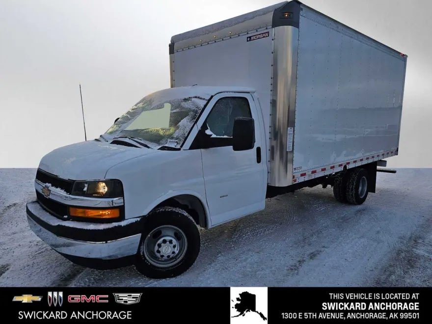 2024 Chevrolet Express Cutaway 3500 photo 1