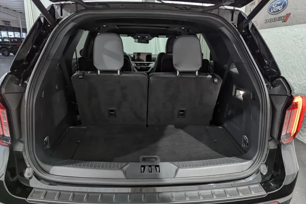 2025 Ford Explorer ST-Line photo 1