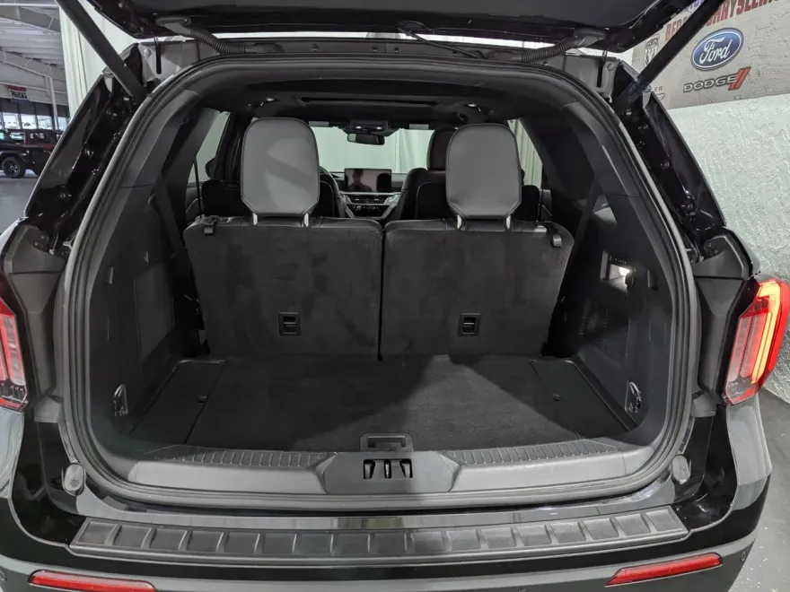 2025 Ford Explorer ST-Line photo 1