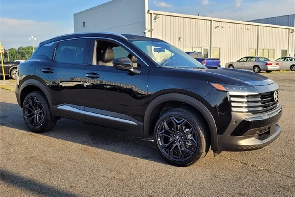 2025 Nissan Kicks SR photo 1