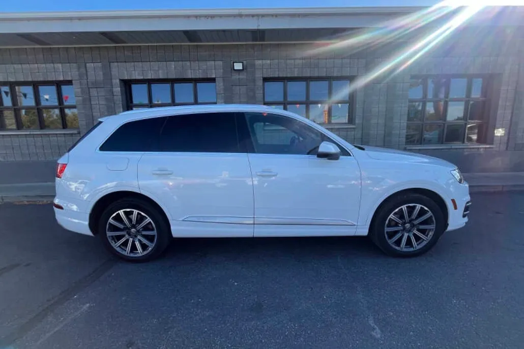 2017 Audi Q7 3.0T Premium Plus photo 1