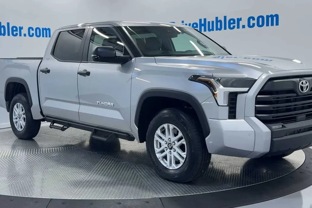 2025 Toyota Tundra SR5 CrewMax photo 1
