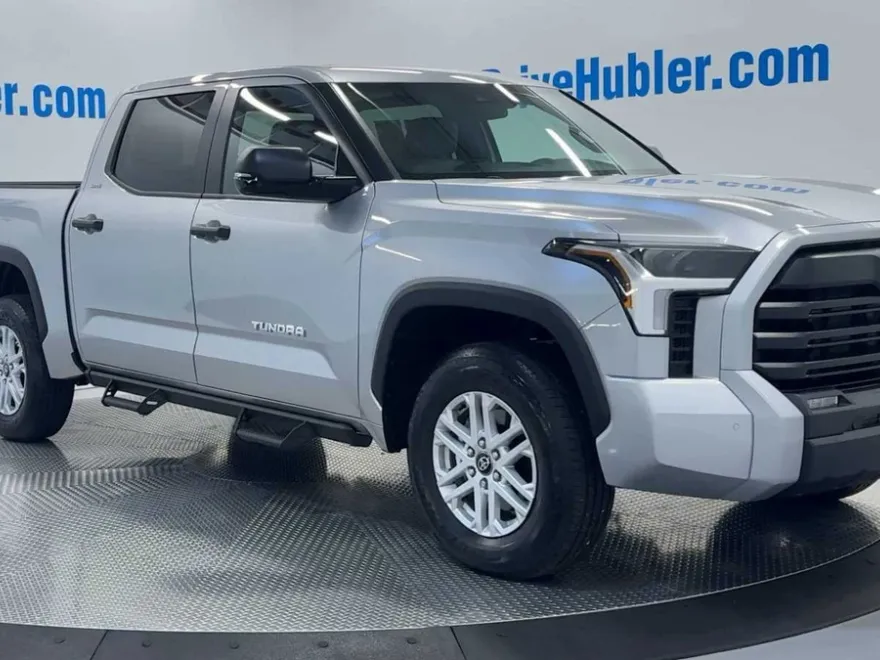 2025 Toyota Tundra SR5 CrewMax photo 1
