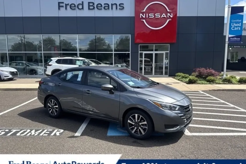 2025 Nissan Versa 1.6 SV photo 1