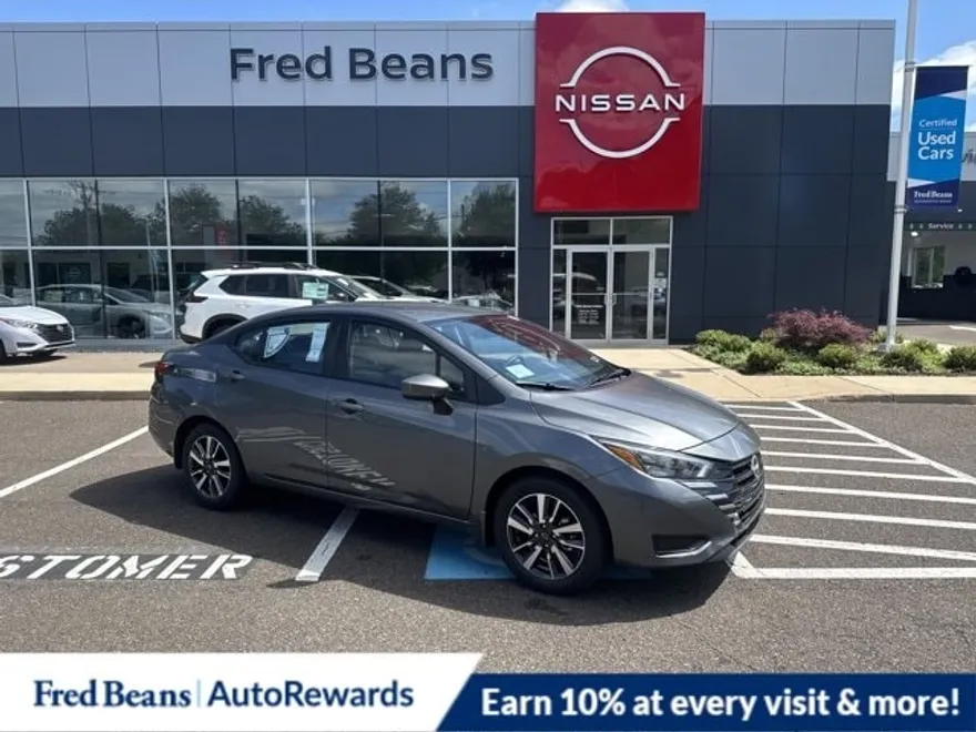 2025 Nissan Versa 1.6 SV photo 1
