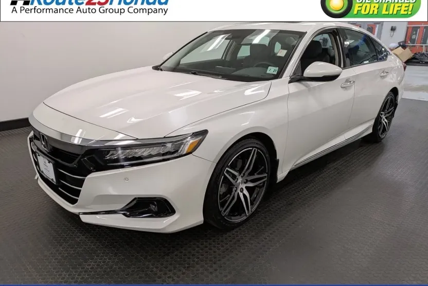 2022 Honda Accord Touring 2.0T photo 1