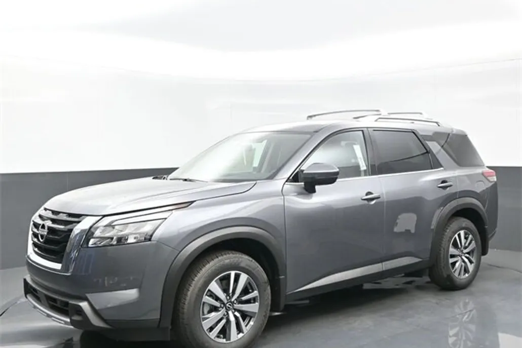 2025 Nissan Pathfinder SL photo 1
