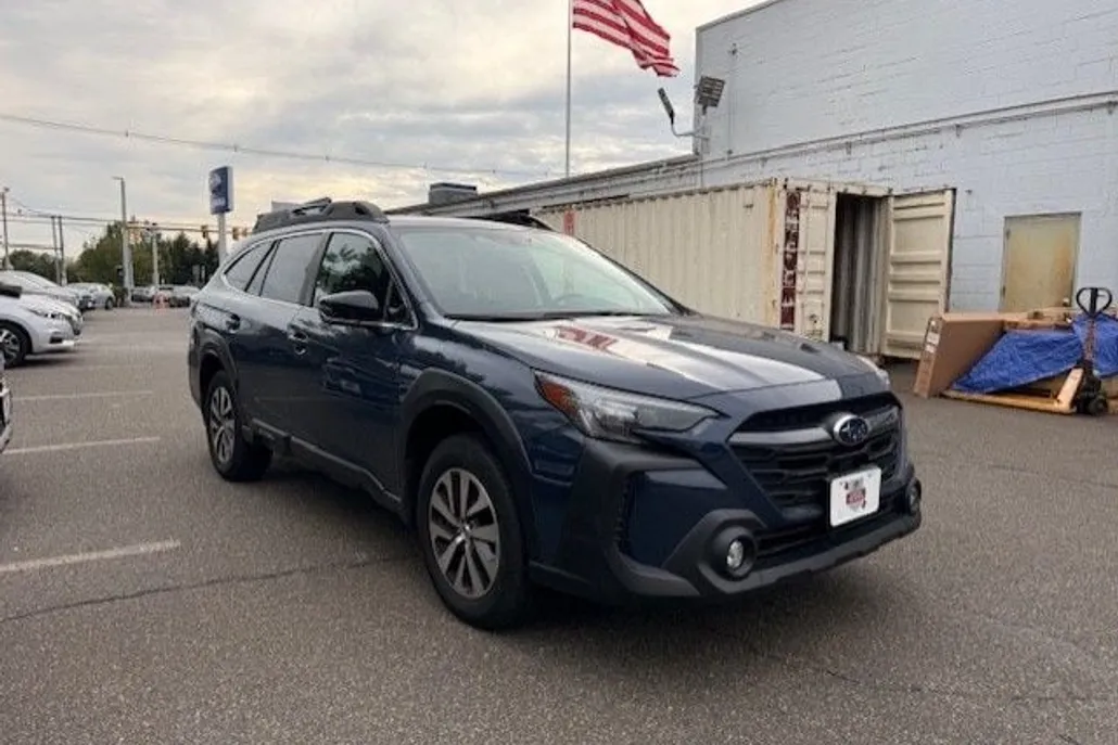 2023 Subaru Outback Premium photo 1