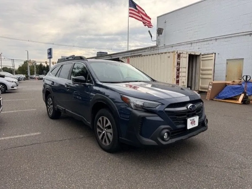 2023 Subaru Outback Premium photo 1