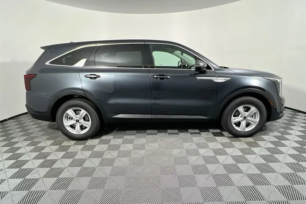 2026 Kia Sorento LX photo 1