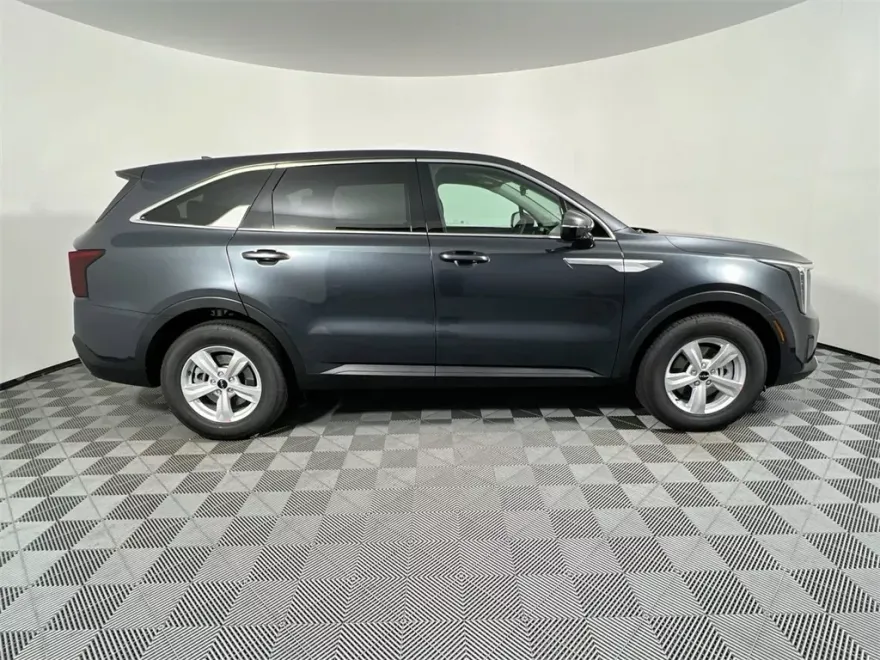 2026 Kia Sorento LX photo 1