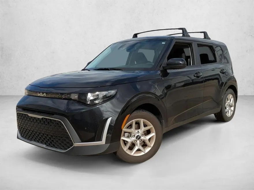 2023 Kia Soul LX photo 1