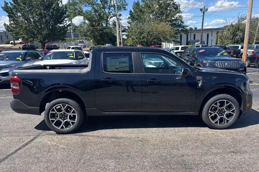 2025 Ford Maverick Lariat photo 1