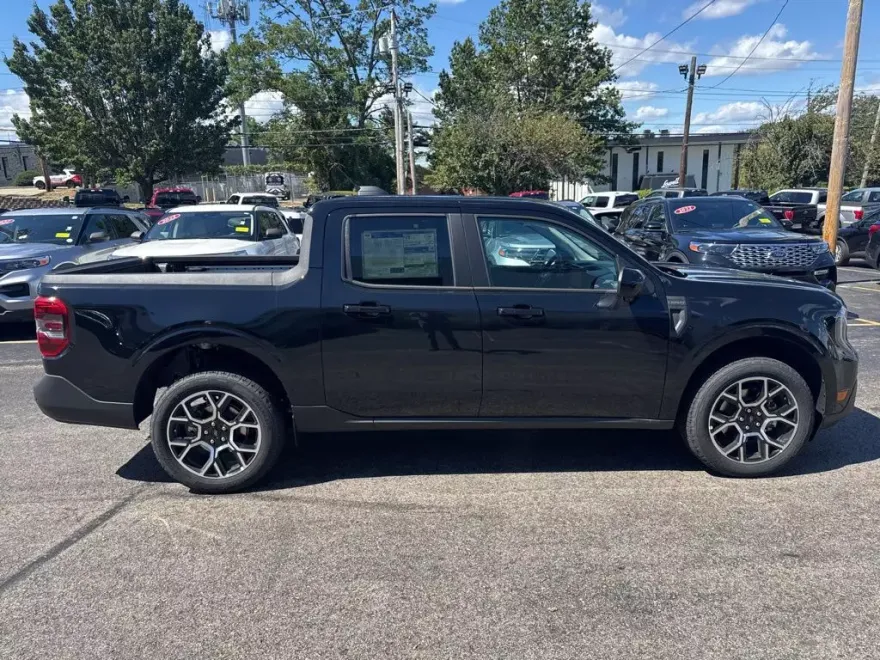 2025 Ford Maverick Lariat photo 1