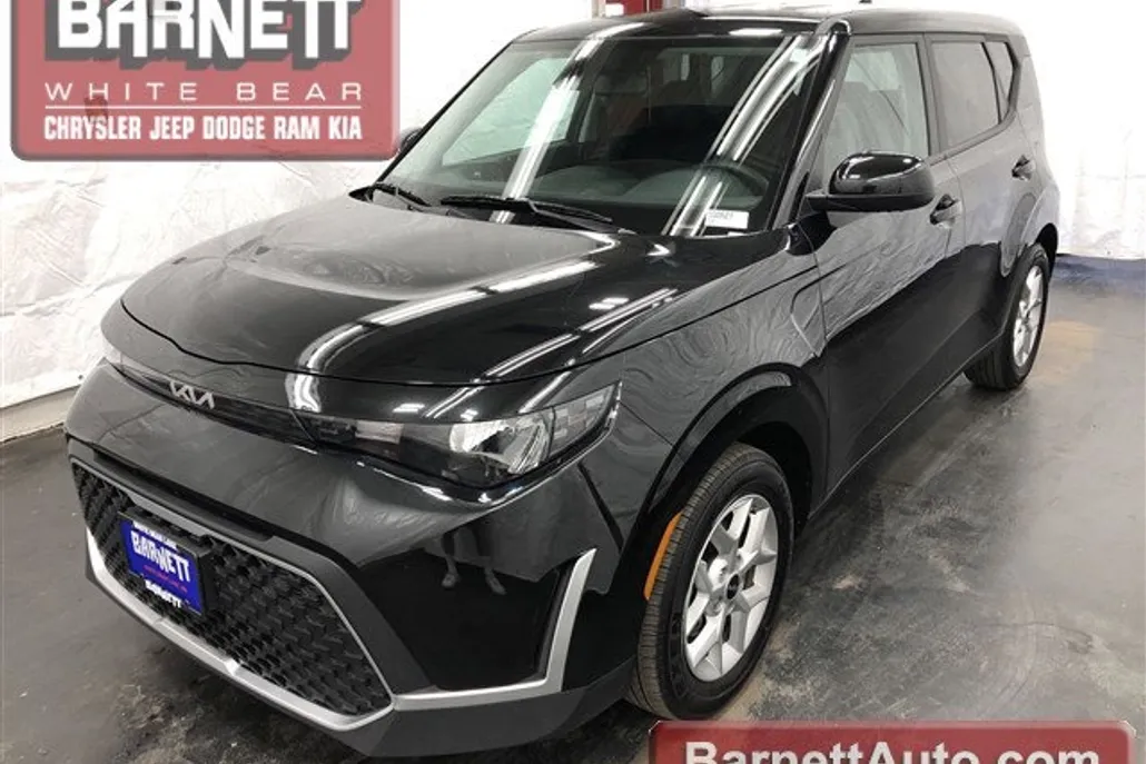 2024 Kia Soul LX photo 1