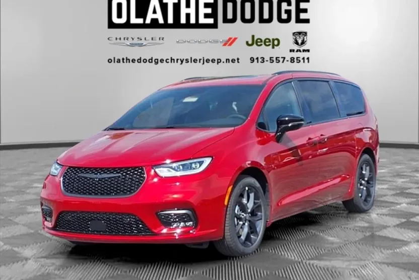 2026 Chrysler Pacifica Limited photo 1