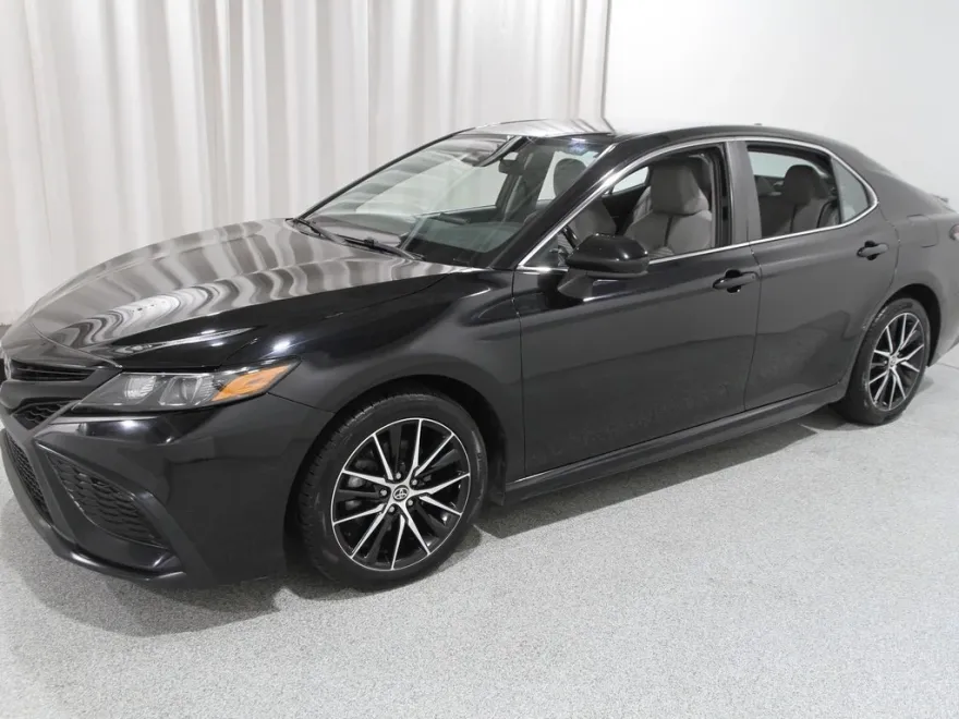 2021 Toyota Camry SE photo 1