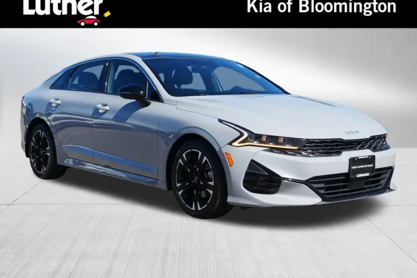2022 Kia K5 GT-Line photo 1