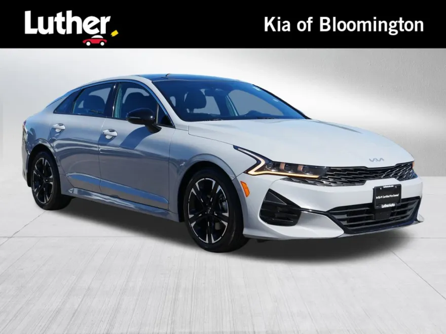 2022 Kia K5 GT-Line photo 1