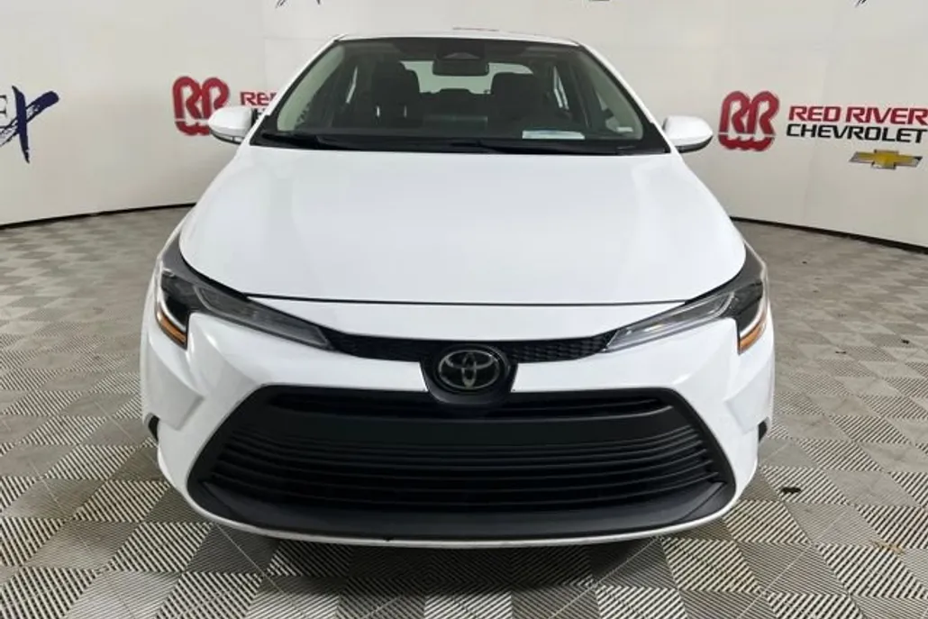 2024 Toyota Corolla LE photo 1