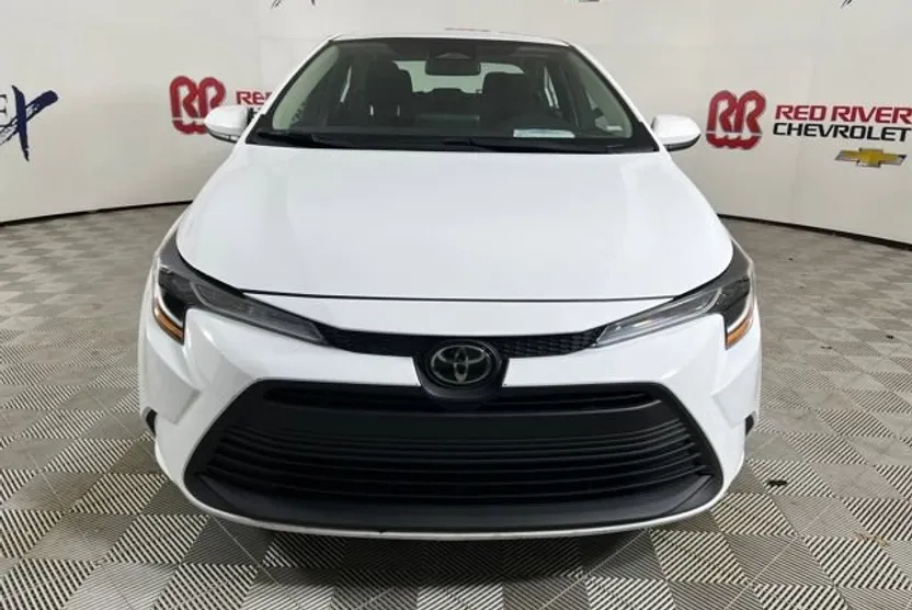 2024 Toyota Corolla LE photo 1