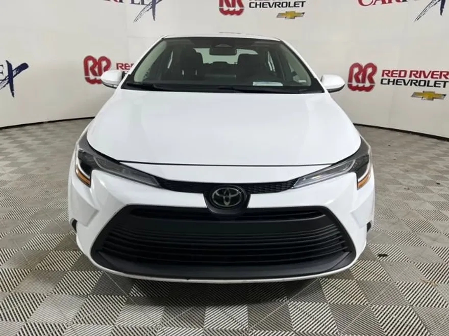 2024 Toyota Corolla LE photo 1