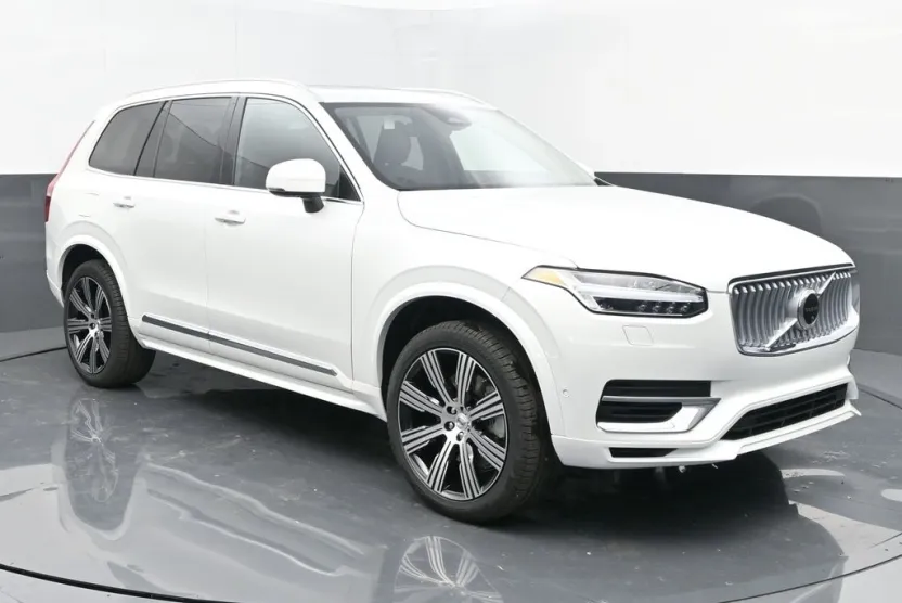 2025 Volvo XC90 T8 Plus photo 1