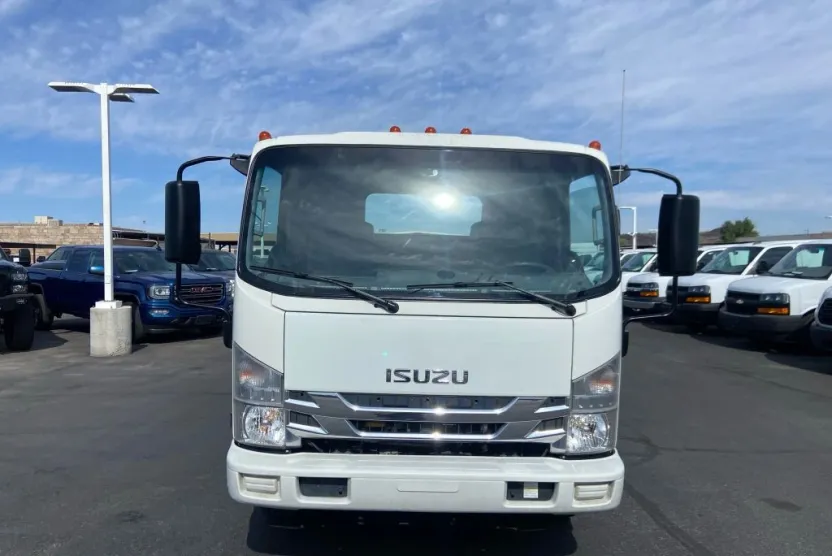 2020 Isuzu NRR photo 1