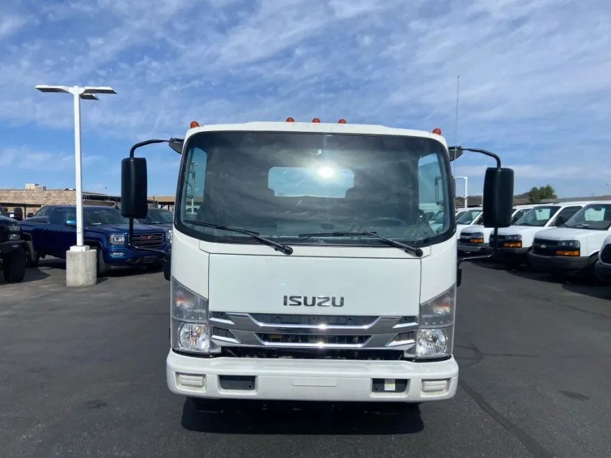 2020 Isuzu NRR photo 1