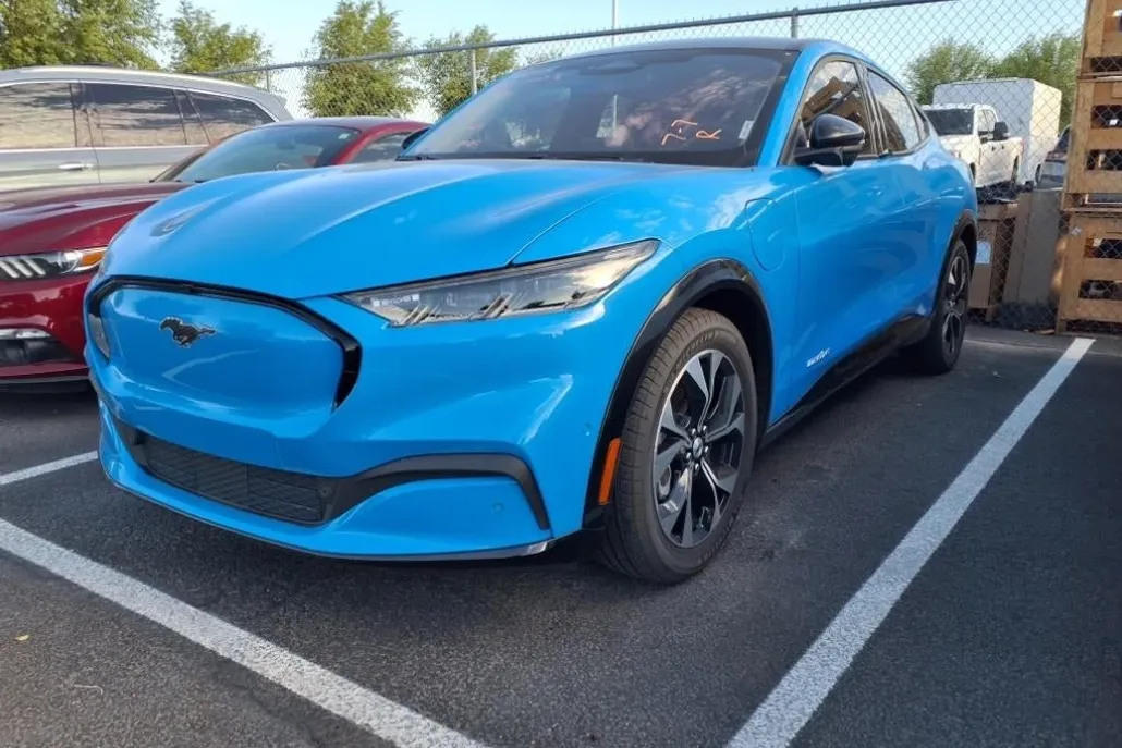 2022 Ford Mustang Mach-E Premium photo 1