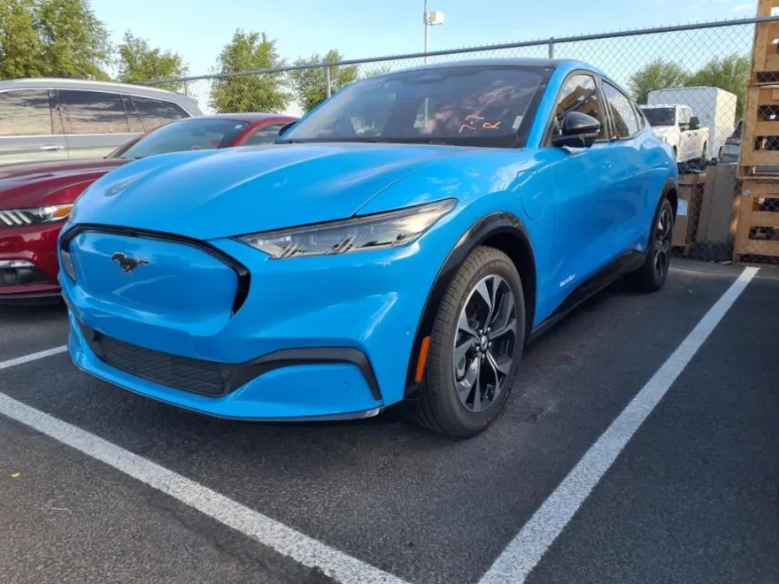 2022 Ford Mustang Mach-E Premium photo 1
