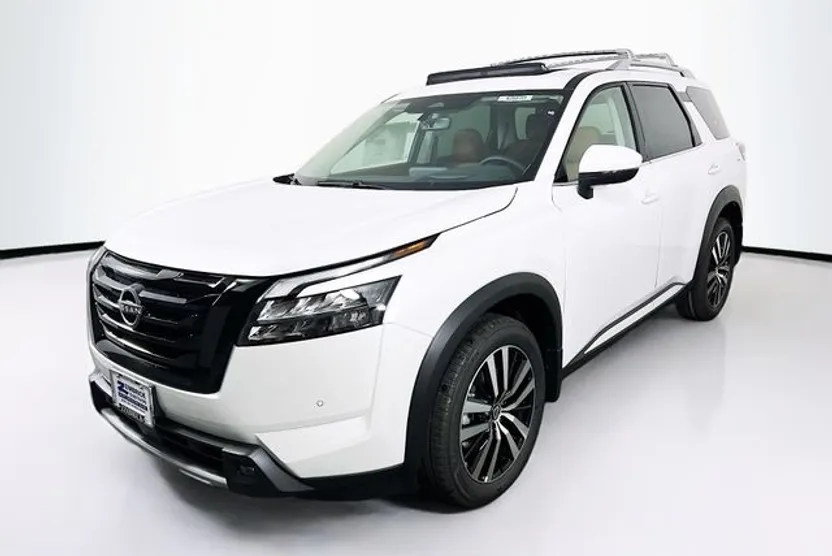 2025 Nissan Pathfinder Platinum photo 1
