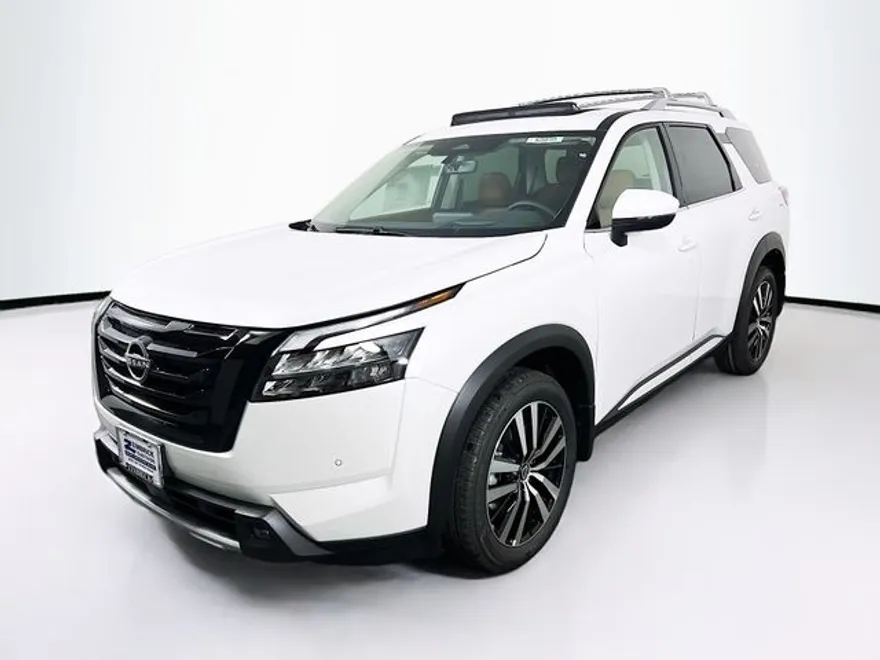 2025 Nissan Pathfinder Platinum photo 1