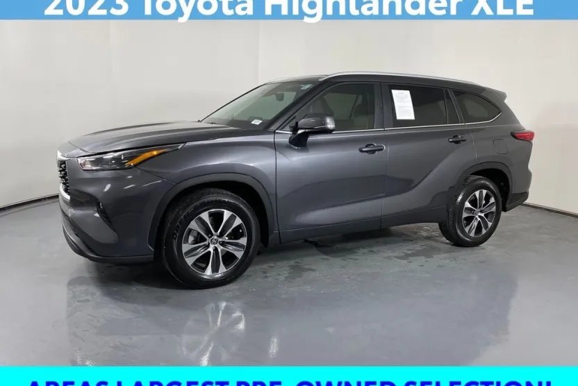 2023 Toyota Highlander XLE photo 1