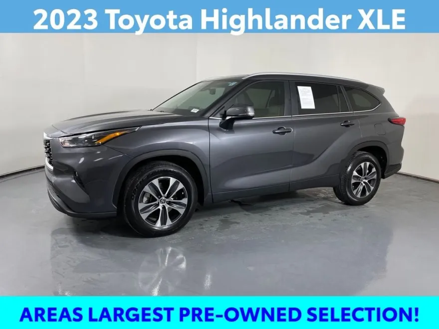 2023 Toyota Highlander XLE photo 1