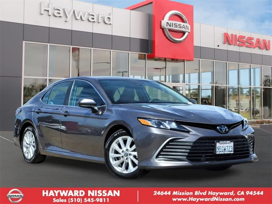 2023 Toyota Camry LE photo 1