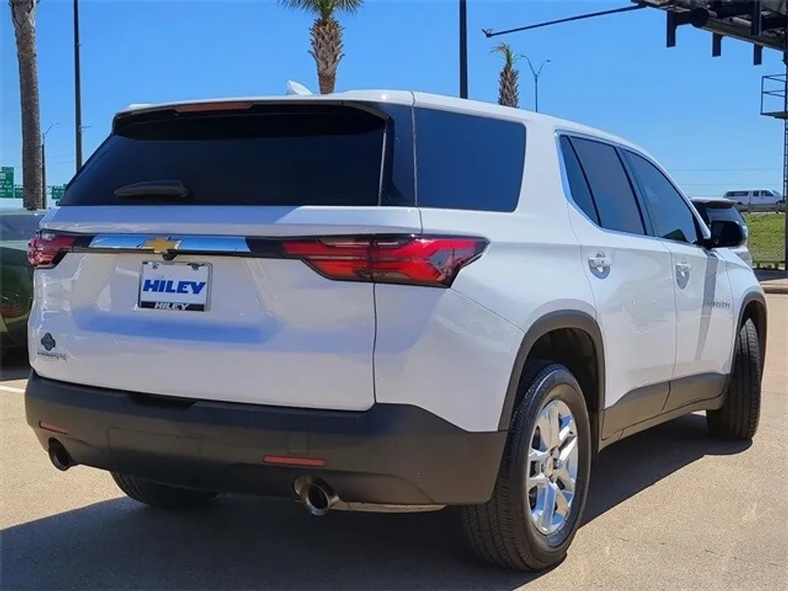 2023 Chevrolet Traverse LS photo 4