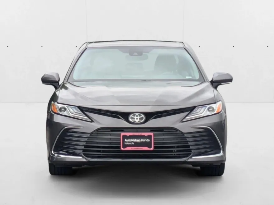 2023 Toyota Camry XLE photo 1