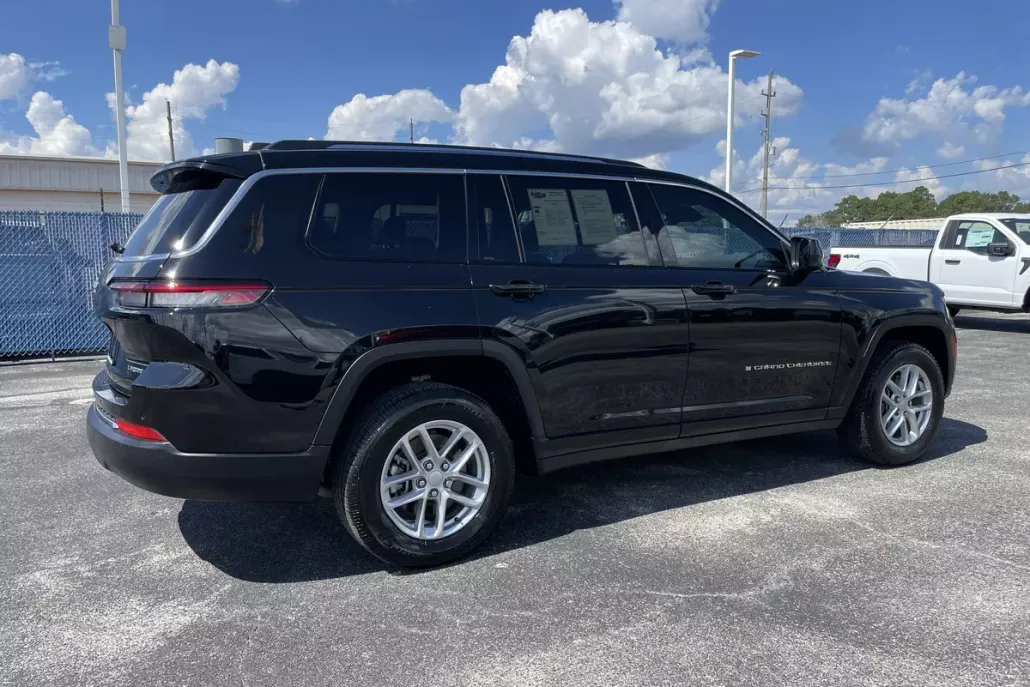 2021 Jeep Grand Cherokee Laredo photo 1