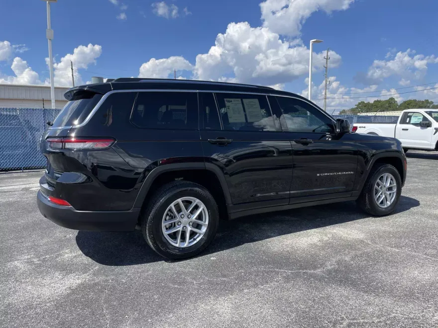 2021 Jeep Grand Cherokee Laredo photo 1