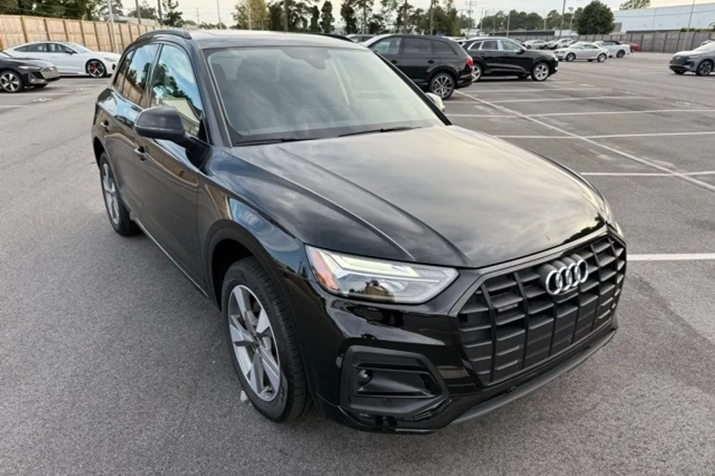 2025 Audi Q5 40 Premium Plus photo 1