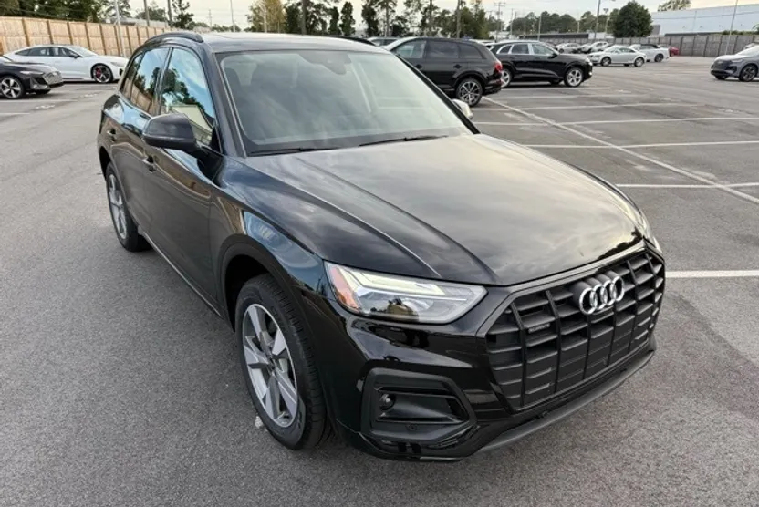 2025 Audi Q5 40 Premium Plus photo 1