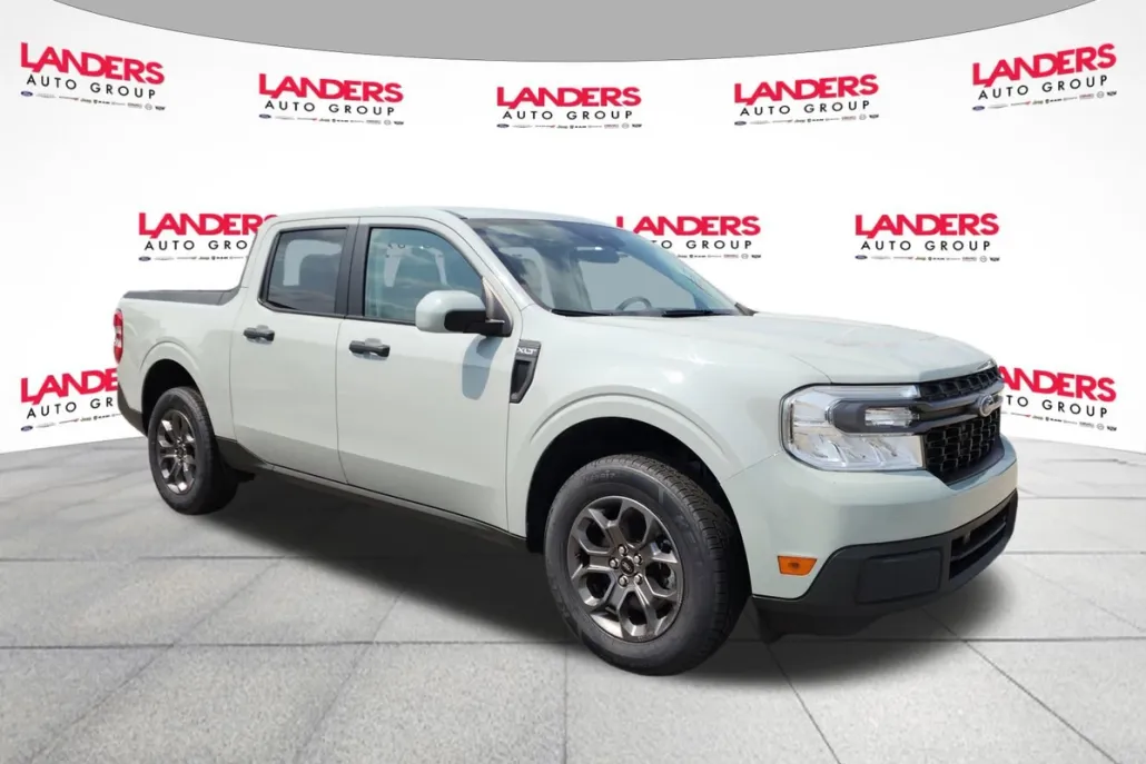 2022 Ford Maverick XLT photo 1