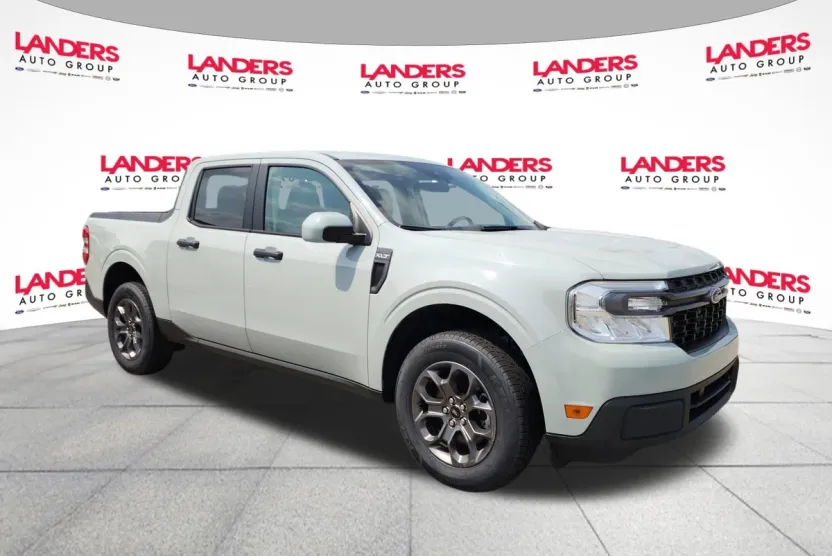 2022 Ford Maverick XLT photo 1
