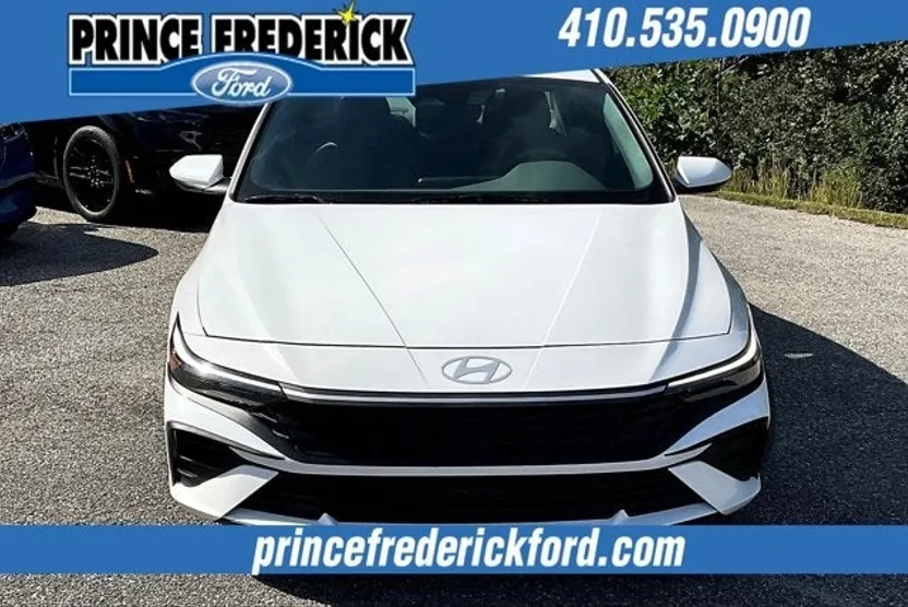 2024 Hyundai Elantra SEL photo 1