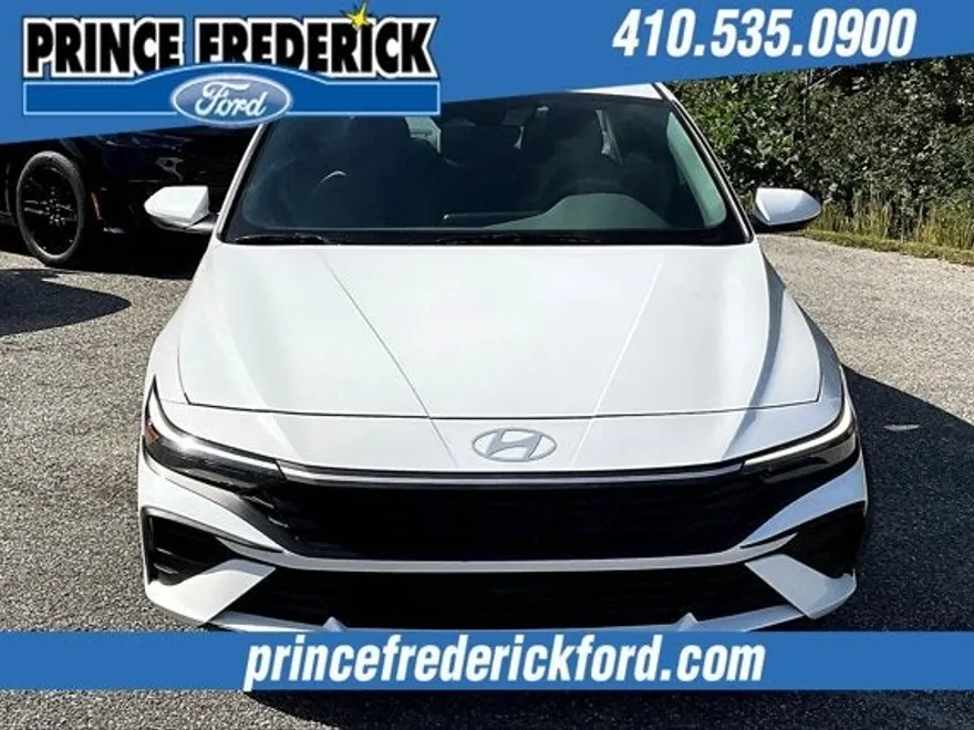 2024 Hyundai Elantra SEL photo 1