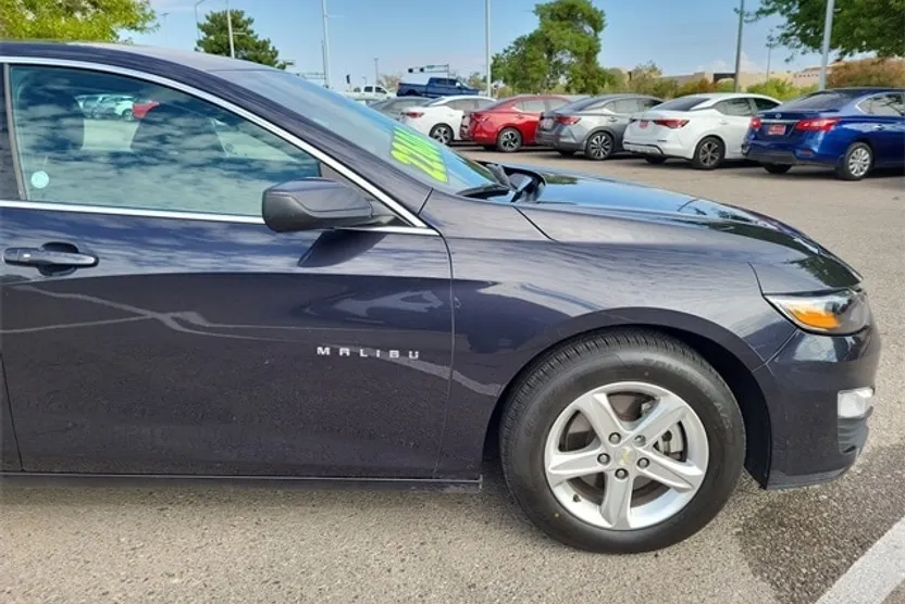2023 Chevrolet Malibu 1LT photo 1